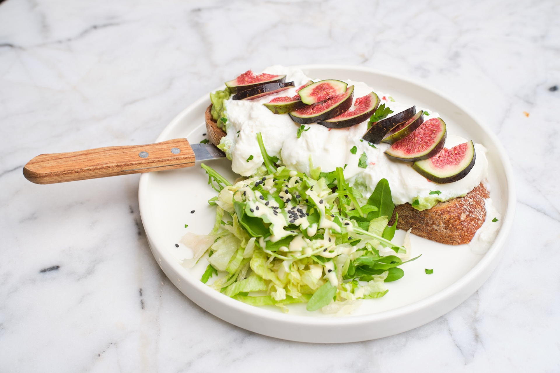 Avofigata mit Burrata und Feigen