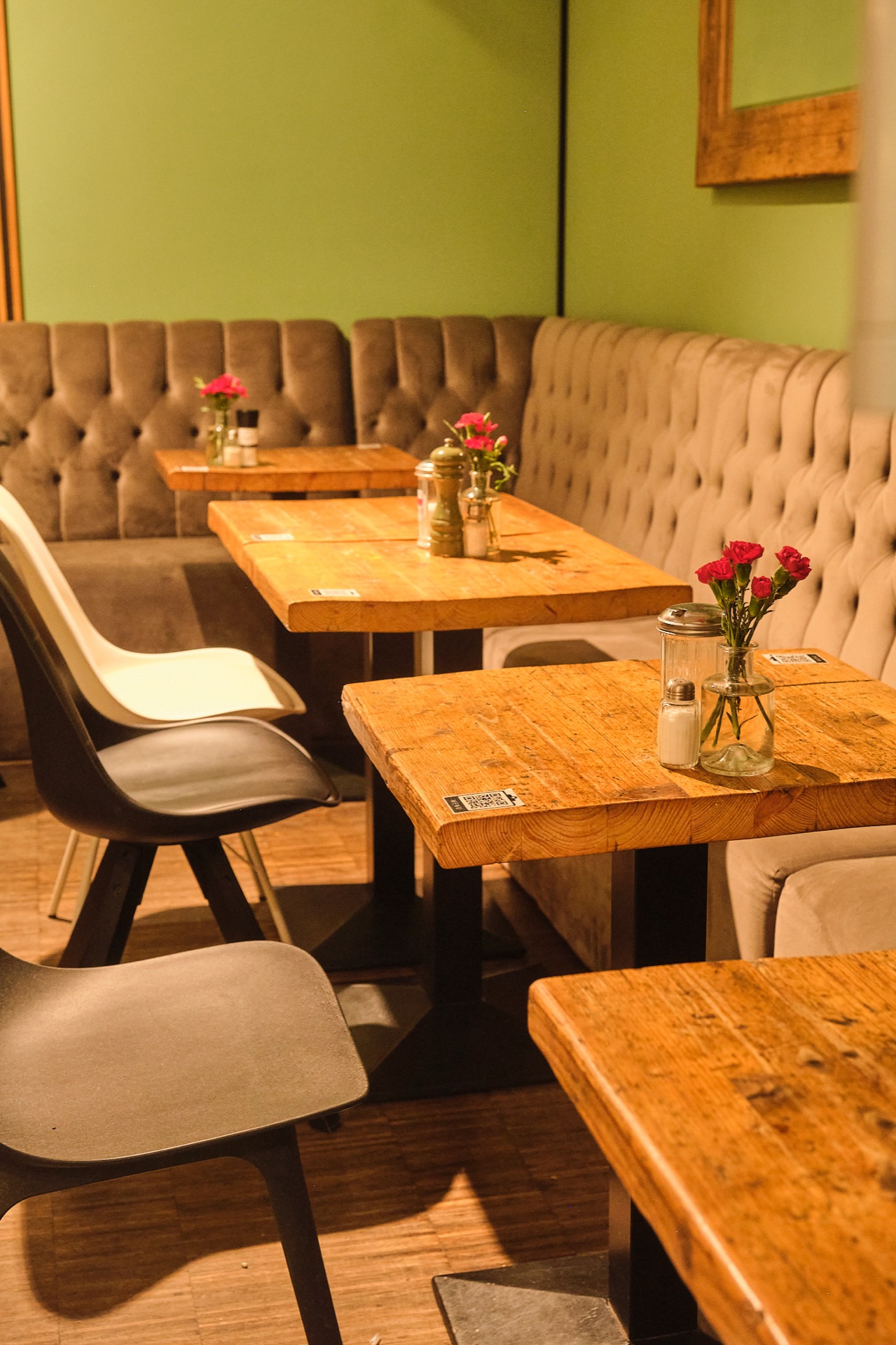 Gemütlicher Sitzbereich im Café Miro Charlottenburg